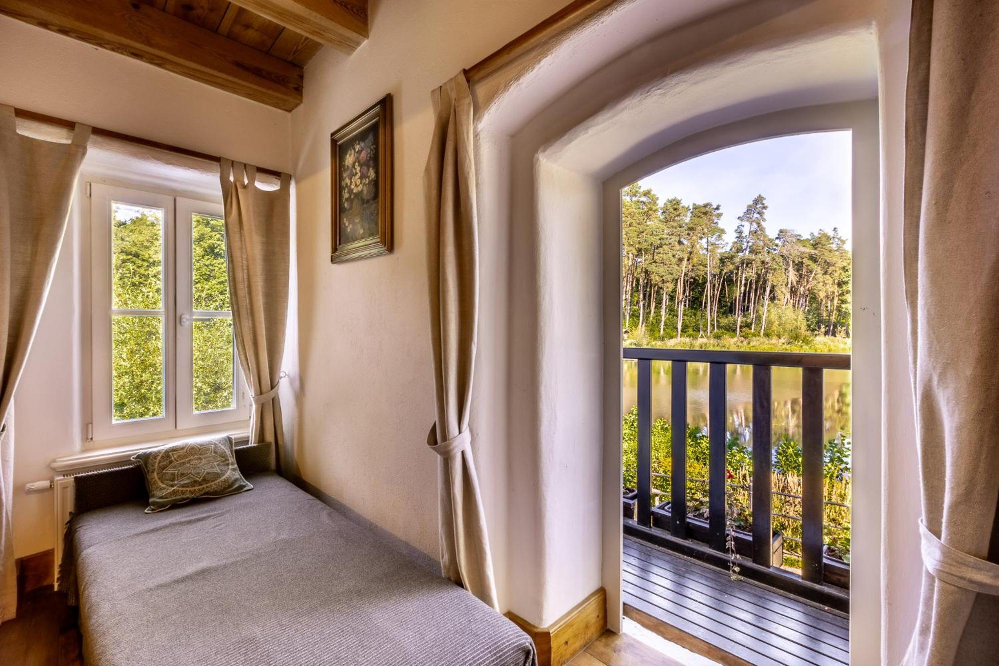 Gosciniec Pod Zajacem Bed & Breakfast Olesnica  Luaran gambar