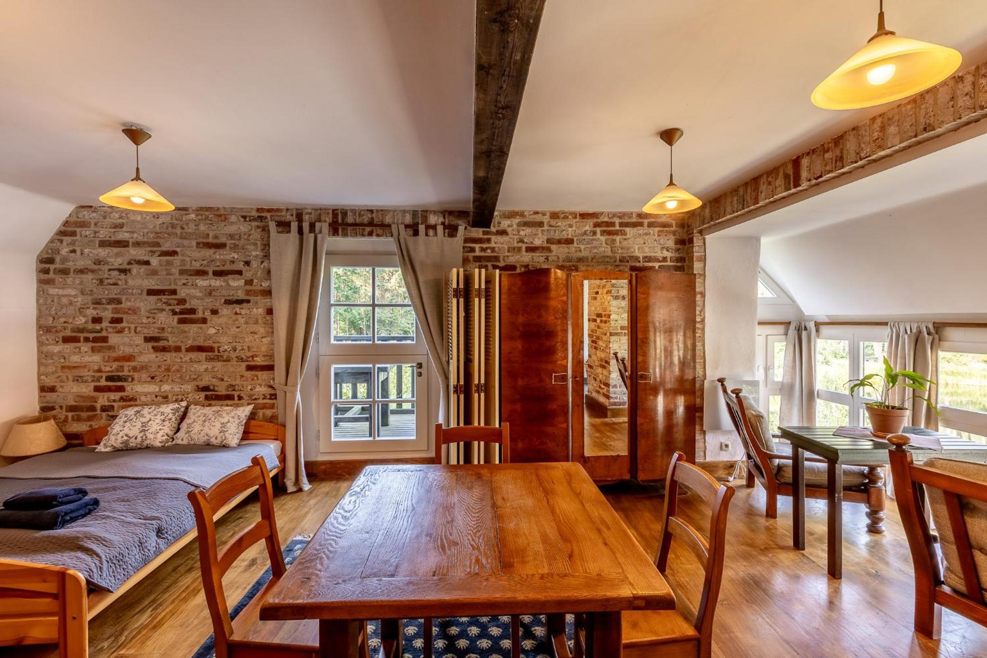 Gosciniec Pod Zajacem Bed & Breakfast Olesnica  Luaran gambar