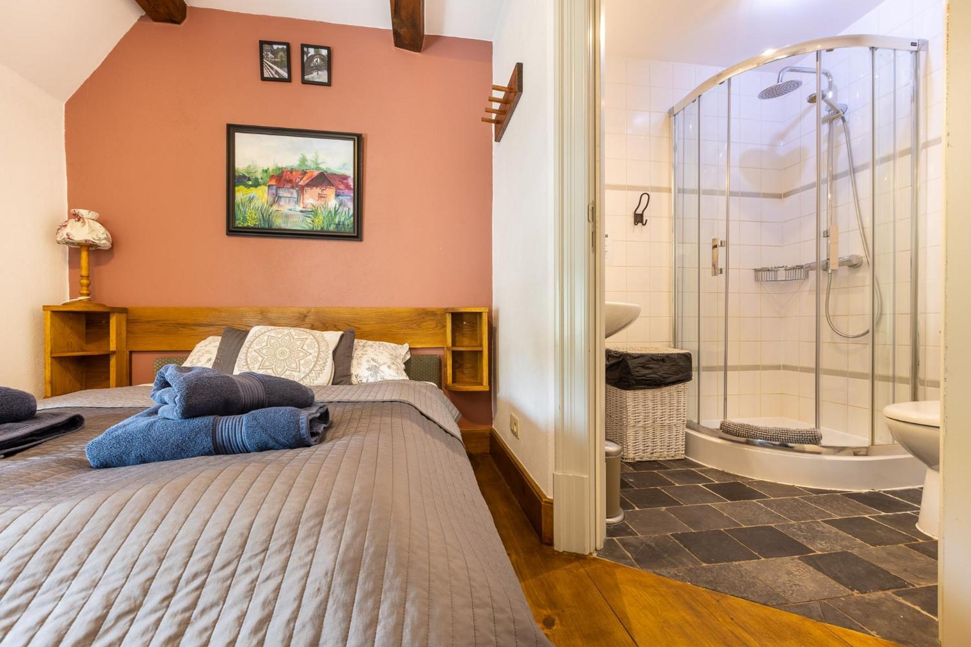 Gosciniec Pod Zajacem Bed & Breakfast Olesnica  Luaran gambar