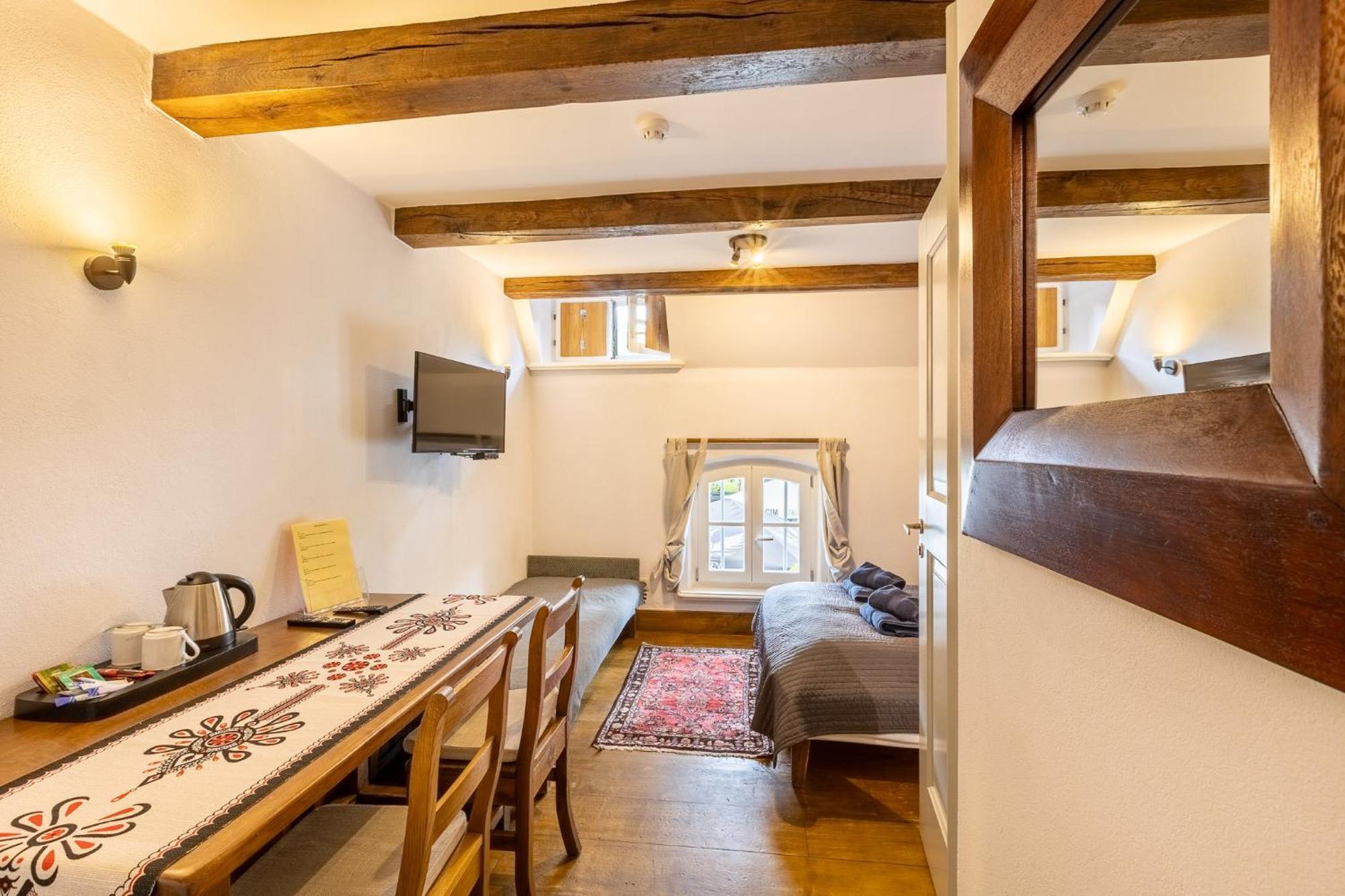 Gosciniec Pod Zajacem Bed & Breakfast Olesnica  Luaran gambar