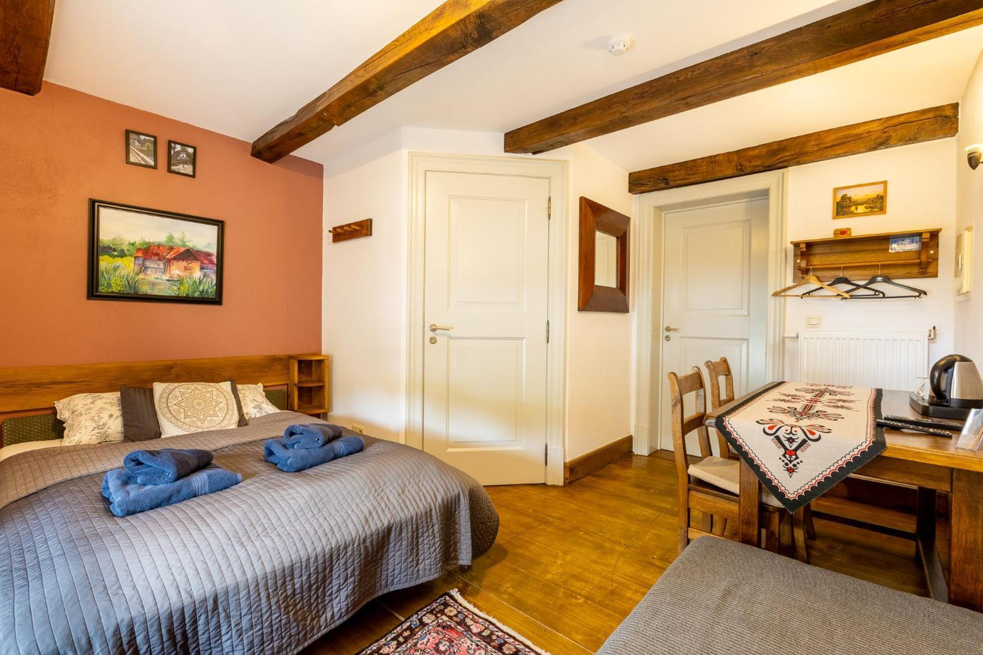 Gosciniec Pod Zajacem Bed & Breakfast Olesnica  Luaran gambar